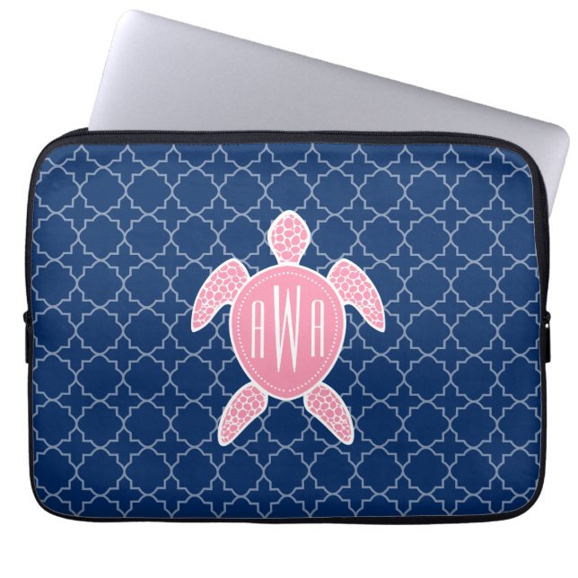 Monogrammad Rosa Sea Turtle Blue Quatrefoil Laptop Sleeve (Framsidan)