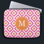 Monogrammad Rosa Tangerine Ikat Mönster Laptop Sleeve<br><div class="desc">Snyggt och chic har en färgstark och trendig diamanter ikat mönster och kan vara personlig med ditt monogram,  ditt initialprogram,  namn eller valfri text för en anpassningsbar av perfekt!</div>