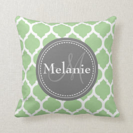 Monogrammad Sage Grönt & Grått Quatrefoil Kudde