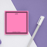 Monogrammad shock rosa & svart post-it block<br><div class="desc">Monogrammed post-it-anteckningar på rosa med svart ram. Lägg till initialer och namn. En vanlig elegant-design.</div>