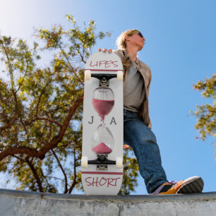 Monogrammad Skateboard "Life's Kort"