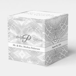 Monogrammad White Faux-Satin Favor Box Presentaskar