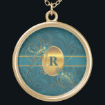 Monogrammade Peacock i Teal och Guld Feathers Guldpläterat Halsband<br><div class="desc">Vackra nyanser av teal grönt matchas med gyllene toner i den här faux-pjäsen och eleganten,  den monogrammerade halsbandet eller låset för henne.</div>