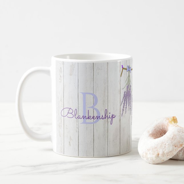Monogrammall för Rustik lavender-blomning Kaffemugg (Med munk)