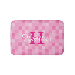 Monogrammat bad av rosa mosaikplattor i mönster badrumsmatta