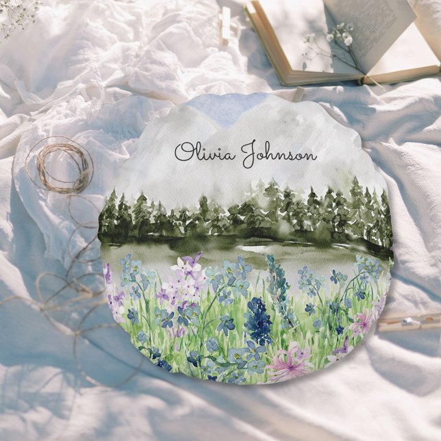 Monogrammat, blått Lila, underskugga Rund Kudde (In situ on rug)