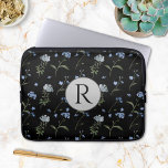 Monogrammat Glöm mig inte Blå Blommigt vattenfärg Laptop Fodral<br><div class="desc">Vi presenterar vår Monogrammed Glöm mig inte Blå Blommigt Watercolor Electronic Fodral! Med en charmig bild av glöm-mig-ej-vattenfärg på en blå bakgrund. Anpassa det med initialer för en liten blommigt elegans.</div>