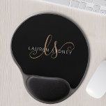 Monogrammat med modern svart Guld-latin Gel Musmatta<br><div class="desc">Modern svart Guld Feminin skript,  monogrammad Gel Mouse Pad. Anpassa enkelt den här moderna musknappen i eleganten med anpassningsbarnas monogram och namn.</div>