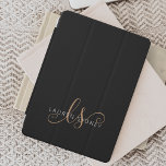 Monogrammat med modern svart Guld-latin iPad Mini Skydd<br><div class="desc">Modern Black Guld Feminine Script Monogrammed ipad cover. Anpassa enkelt den här moderna eleganten ipad cover med ditt anpassningsbar monogram och namn.</div>
