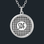 Monogrammed Black White Buffalo Play Silverpläterat Halsband<br><div class="desc">Personlig Monogrammed Black and White Buffalo Check Silver Necklace</div>