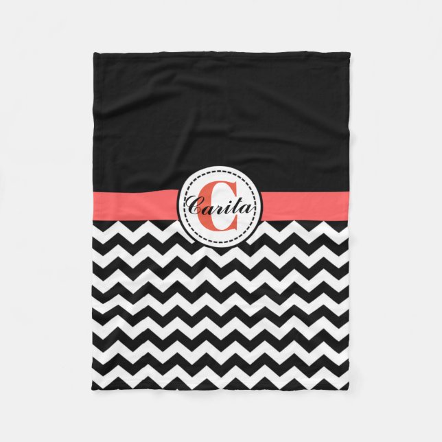 Monogrammed Black/White Chevron Fleece Blanket (Framsidan)