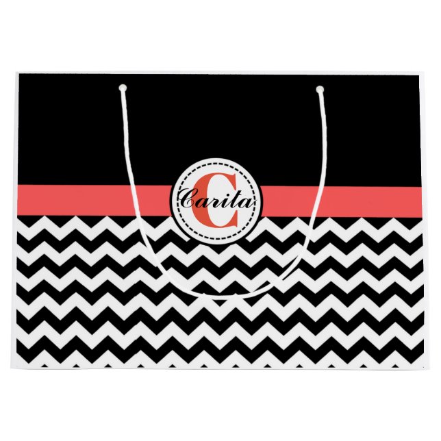 Monogrammed Black/White Chevron Gift Bag (Framsidan)