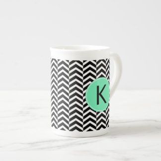 Monogrammed Black, White Sea Foam Chevron Mönster Benporslin Mugg