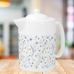 Monogrammed Blue Lila Söt Wildblomma Blommigt<br><div class="desc">Vi presenterar vår tekanna av Blommönstret av Monogrammed Blue Lila Söt Wildblomma. En vattenfärgad illustration av blomman vild fält,  underbar för naturen och älskare för vilda blommor. Tillsätt elegant av blommans ängsviber till drycken.</div>