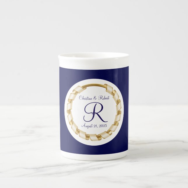 Monogrammed Bröllop Benporslin Mugg (Framsidan)