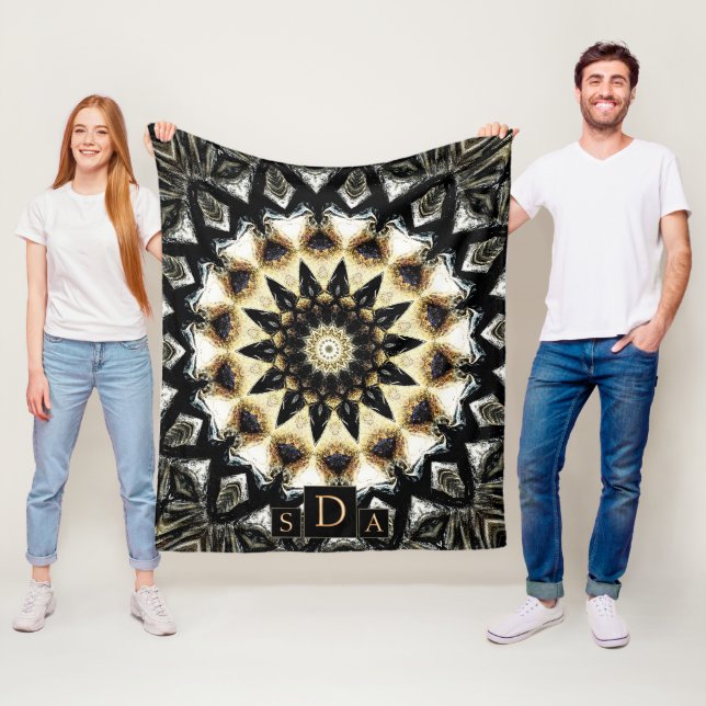 Monogrammed Campfire Wood Mandala Fleecefilt (På plats)