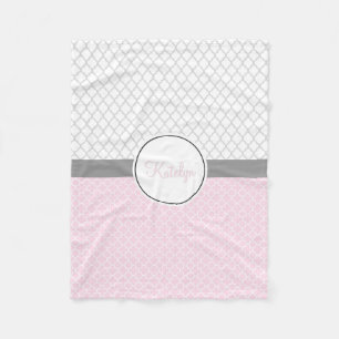 Monogrammed för grått för Quatrefoil Fleecefilt