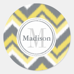 Monogrammed Grått Gult Ikat Chevron Mönster Runt Klistermärke