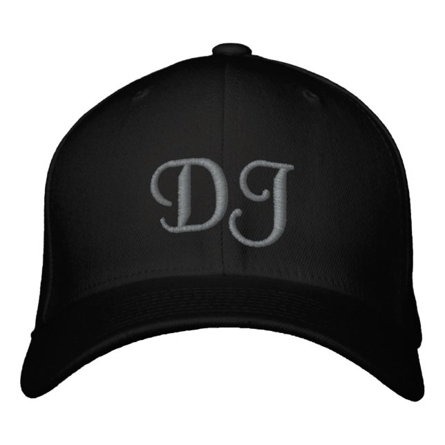 MONOGRAMMED HATS BRODERAD KEPS (Framsida)