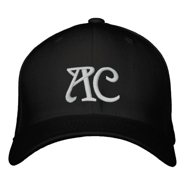 MONOGRAMMED HATS BRODERAD KEPS (Framsida)