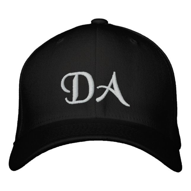 MONOGRAMMED HATS BRODERAD KEPS (Framsida)