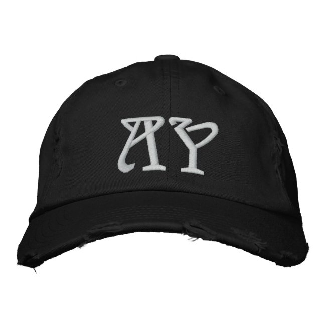 MONOGRAMMED HATS BRODERAD KEPS (Framsida)