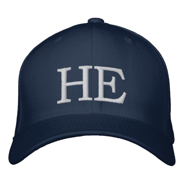 MONOGRAMMED HATS BRODERAD KEPS (Framsida)