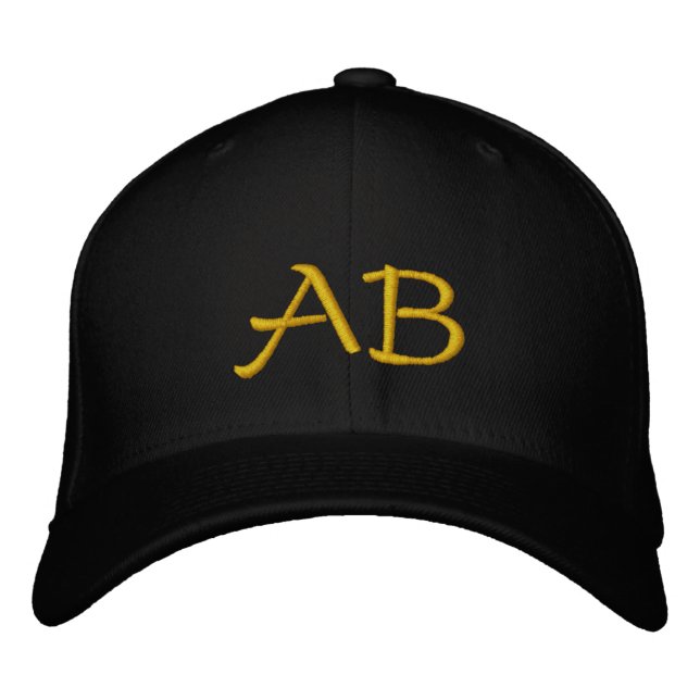 MONOGRAMMED HATS BRODERAD KEPS (Framsida)