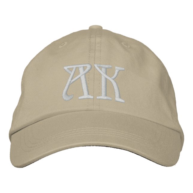 MONOGRAMMED HATS BRODERAD KEPS (Framsida)