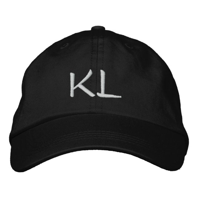 MONOGRAMMED HATS BRODERAD KEPS (Framsida)