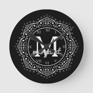 Monogrammed känt silver för Boho Mandalasvart Rund Klocka