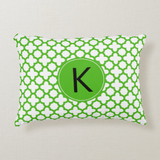 Monogrammed Kelly Grönt Quatrefoil Mönster Prydnadskudde