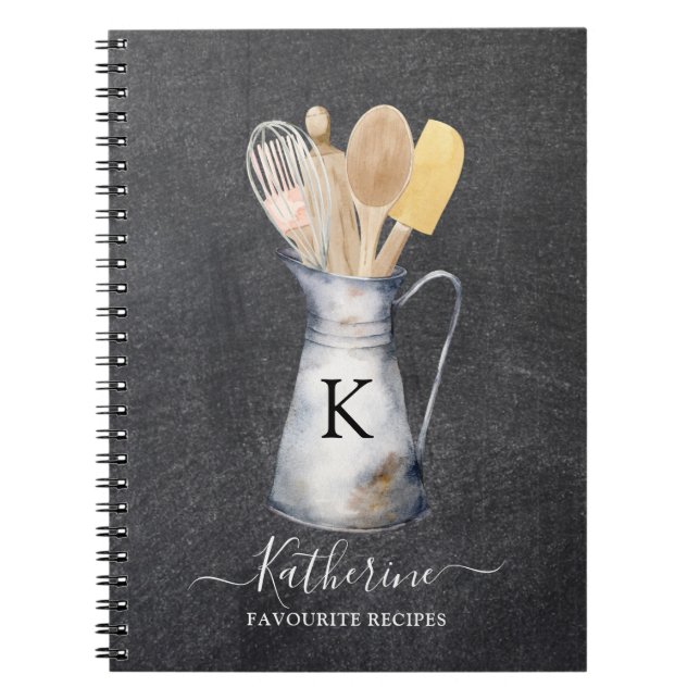 Monogrammed Kitchen Utensils Jug Recipe Anteckningsbok (Framsidan)
