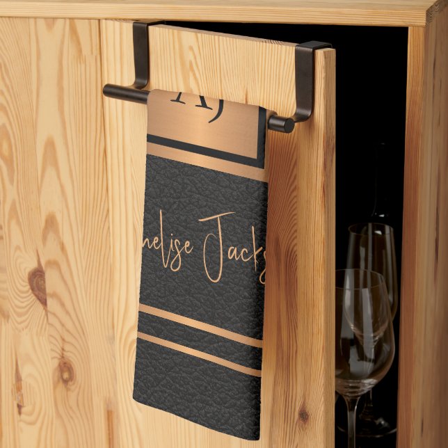 Monogrammed kock namn personlig svart guld kökshandduk (Thirds Fold)