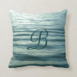 Monogrammed månbelyst hav kudde