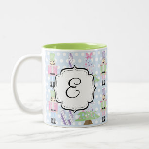 Monogrammed pastellfärgad mugg för kaffe för