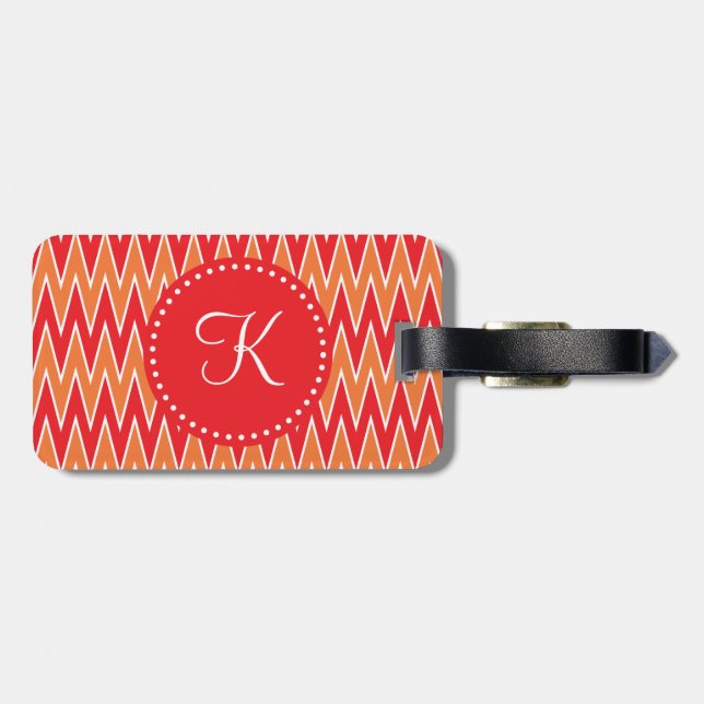 Monogrammed Red and Orange Chevorn Mönster Bagagebricka (Baksida Vågrät)