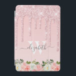 Monogrammed Ro Guld Glitter Drives Rosa Blommigt iPad Mini Skydd<br><div class="desc">Modern, gigantisk ro guld glitter droppar namn och monogrammat ipad cover. Den här designen har gnistror i rosa ros guld glitter på rosans bakgrund. Vid grund rosa, ron blommigtens vattenfärg arrangemang. Inkludera en inledande mongram för personlig av anpassningsbar och en första namn-textmall i handskrivna skriptteckensnitt. Perfekt kvinnlig gåva. Observera att...</div>