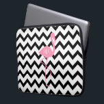 Monogrammed rosa Flamingo   Svart sparre<br><div class="desc">En gåva som presenterar en illustration av en rosa flamingo.  Personifiera med din monograminsida cirklar på flamingos förkroppsligar.  Bakgrund är den svartvita sparren.</div>