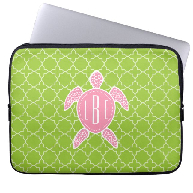 Monogrammed rosa havssköldpaddagrönt Quatrefoil Laptop Fodral (Framsidan)
