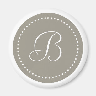 Monogrammed rundaaluminium/vit pricker gränsen magnet