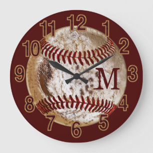 Monogrammed smutsa ner baseball tar tid på för stor klocka