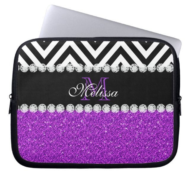 MONOGRAMMED SPARRE FÖR LILAGLITTERSVART LAPTOP SLEEVE (Framsidan)