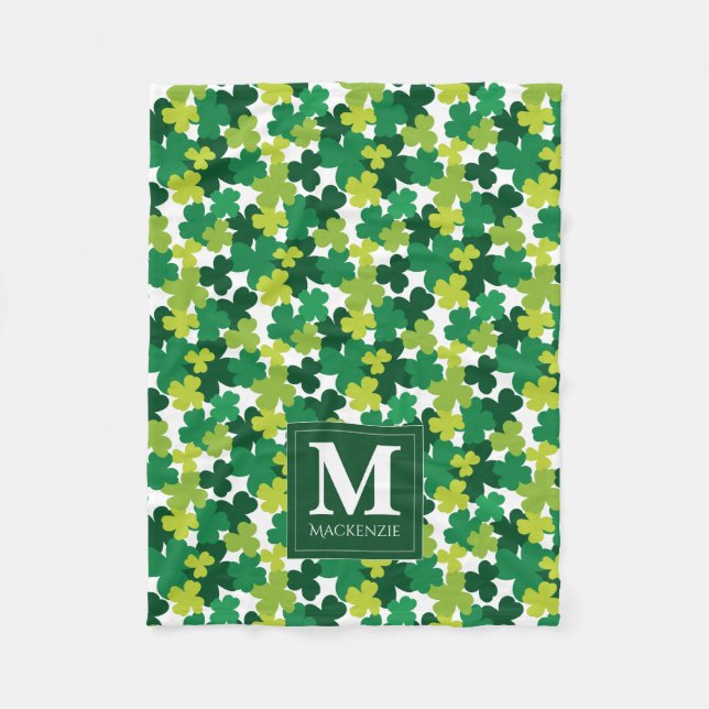 Monogrammed St. Patrick's Day Shamrocks Fleecefilt (Framsidan)