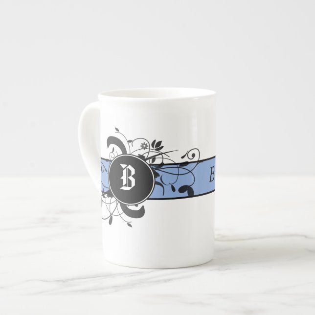 Monogrammed Victoriankrusidull Benporslin Mugg (Framsida vänster)