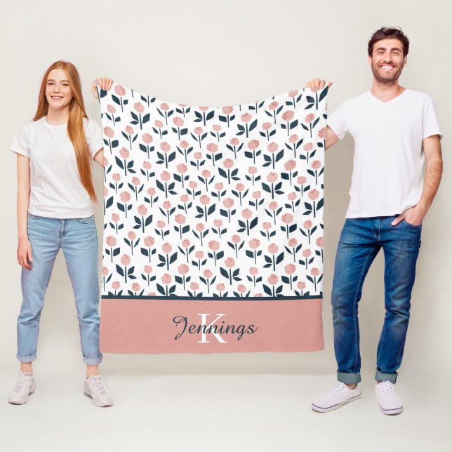 Monogrammerad blomstertygfilt fleecefilt (På plats)