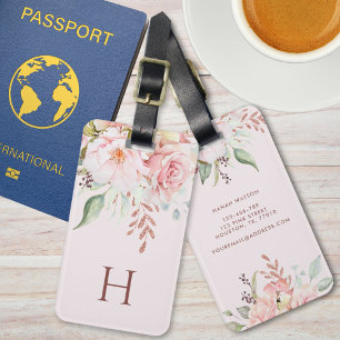 Monogrammerad bukett med rosa ros och peony bagagebricka