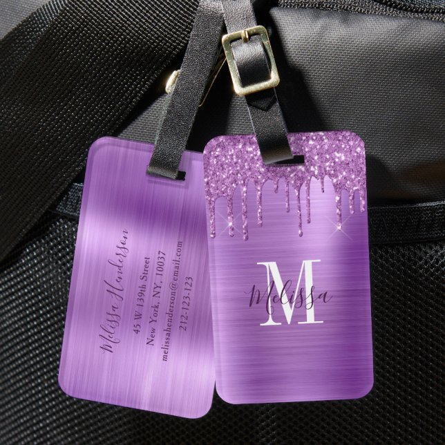 Monogrammerad lila glitterdropp borstad metall bagagebricka (Monogrammed Purple Glitter Drip Brushed Metal Luggage Tag)