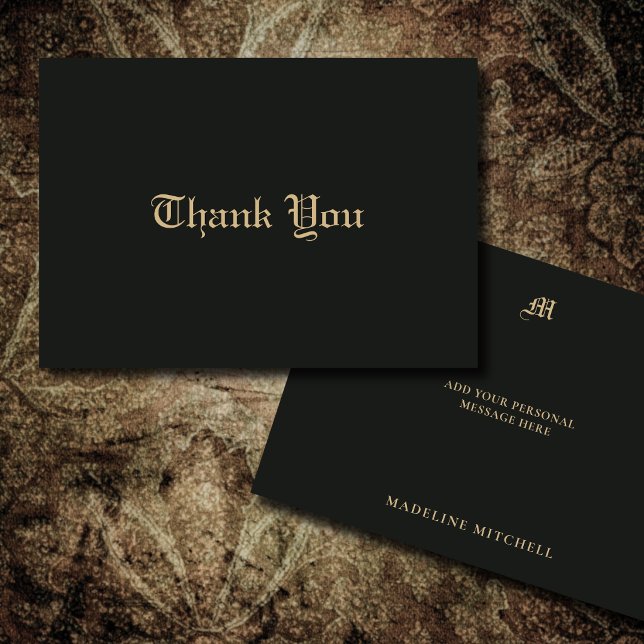 Monogrammerad Minimal Elegant Ornamenterad Svart G Tack Kort (Minimal gothic thank you card with elegant typography and customizable messaging.)