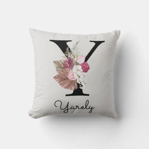 Monogrammerad rosa boho blomsterginitial Y Kudde